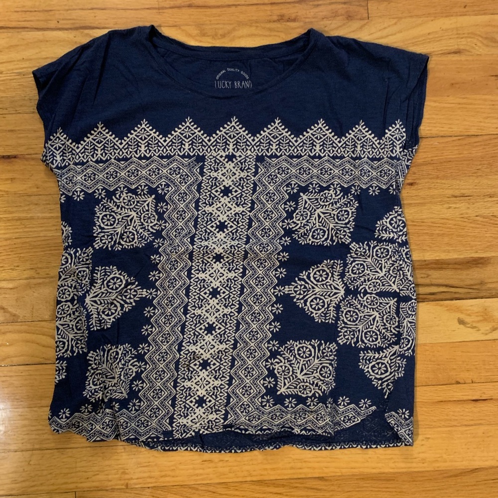 Short sleeves beautifully designed top